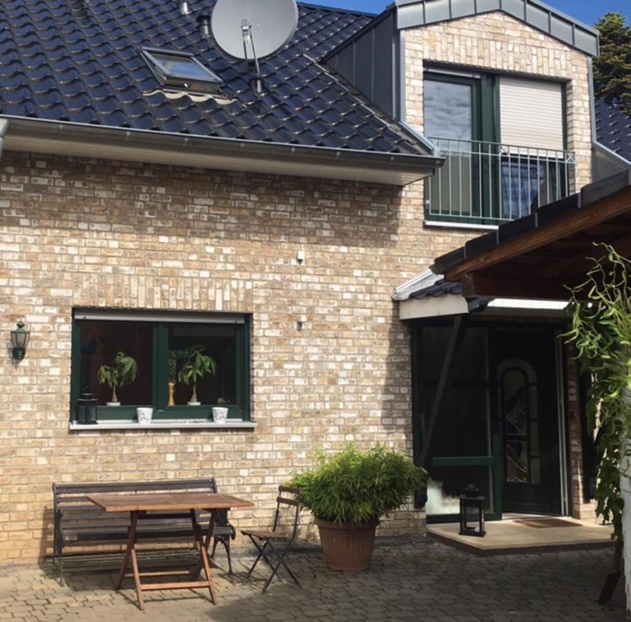 Schoenste Lage Am Rhein In Unmittelbarer Stadtnaehe, B & B Köln Exterior foto